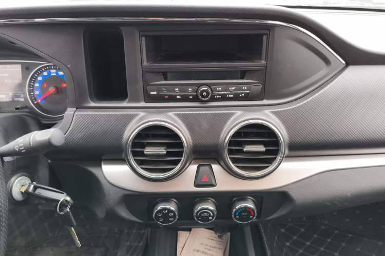 Used Dongfeng Ruichi 2021 2.4L Gasoline Two-Wheel-Drive Base Version with Long Cargo Bed 2TZD
