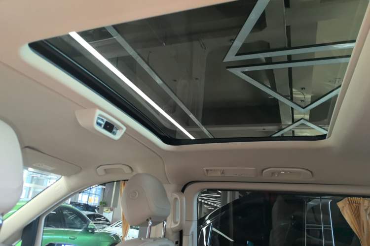 Used Mercedes-Benz V-Class 2020 V 260 Avantgarde Edition
