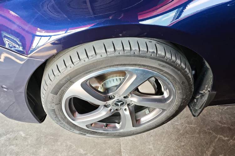 Used Mercedes-Benz E-Class 2017 E 300 L Sporty and Stylish Model
