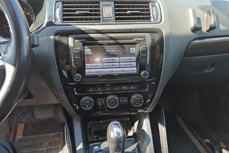 Used Volkswagen Sagitar 2015 230TSI Automatic Luxury Model
