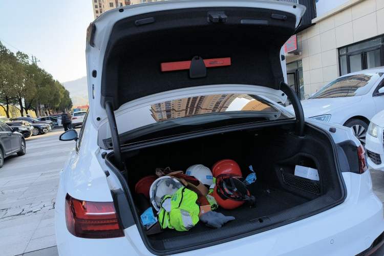 Used Audi A4L 2024 40 TFSI Luxury Dynamic Edition (Starry Night Version)