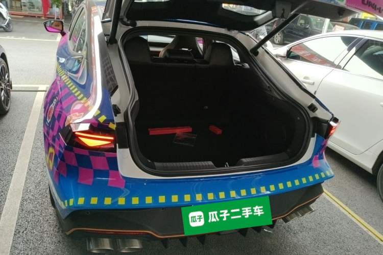 Used Changan UNI-V 2025 Model Third-Generation 2.0T Dynamic Edition
