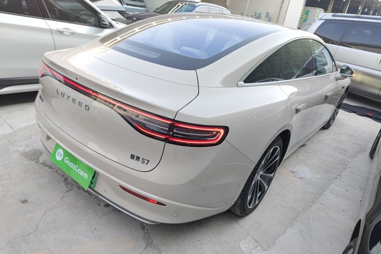 Used Hima Luxeed S7 2025 855 km Max
