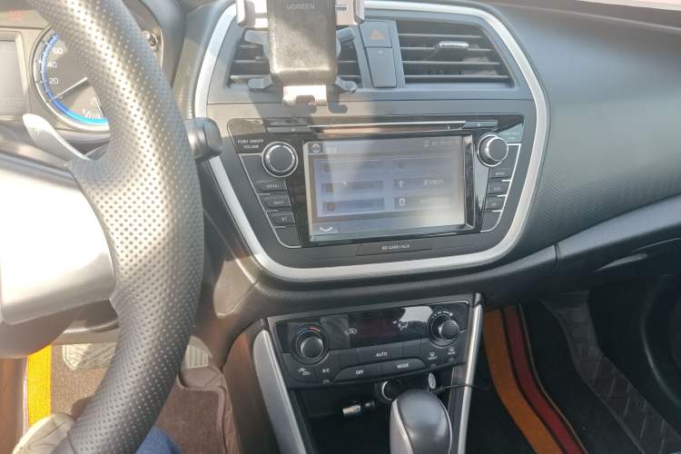 Used Suzuki S-Cross 2014 1.6L CVT Two-Wheel Drive Elite Version
