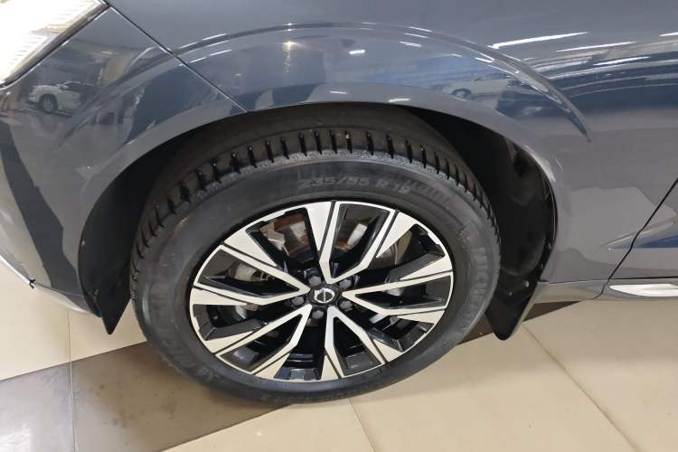 Used Volvo XC60 2023 B5 4x4 Smart Luxury Edition
