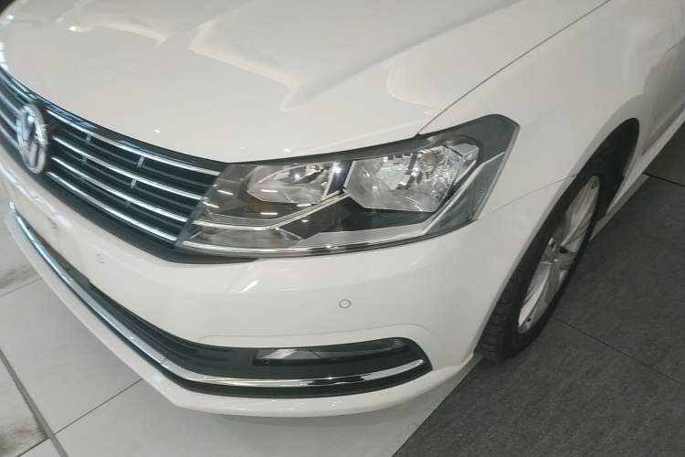 Used Volkswagen Lavida 2015 230TSI DSG Comfort Edition
