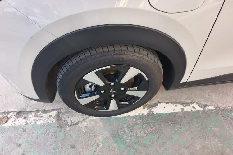 Used Wuling Bingo PLUS 2024 330 km Range Five-Seater Version
