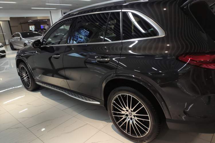 Used Mercedes-Benz GLC 2023 GLC 300 L 4MATIC Luxury 7-Seater
