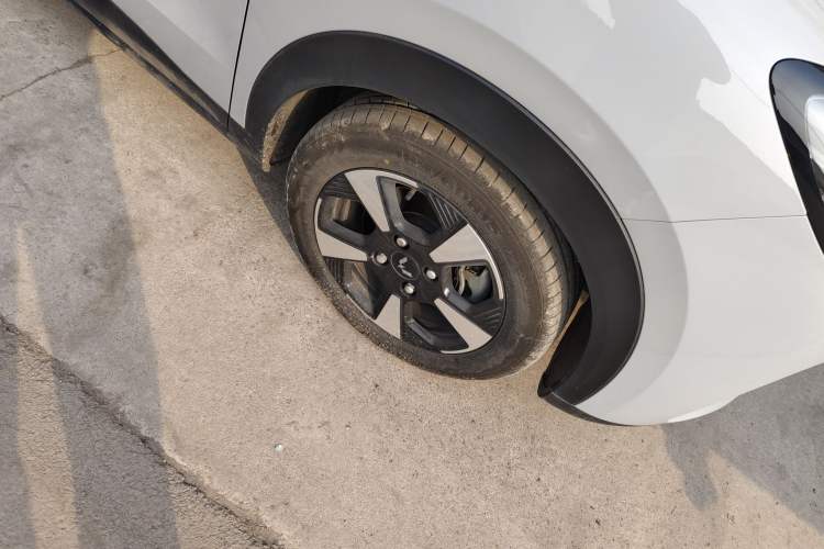 Used Wuling Bingo PLUS 2024 330 km Range Five-Seater Version
