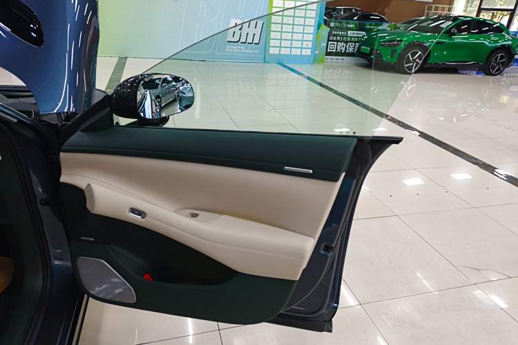 Used  YU7 2025 Ultra-Long Range High-Performance All-Wheel-Drive Max Edition
