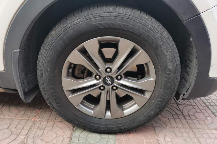 Used Hyundai Santa Fe 2015 2.0T Automatic Two-Wheel Drive Smart Version 5 Seats