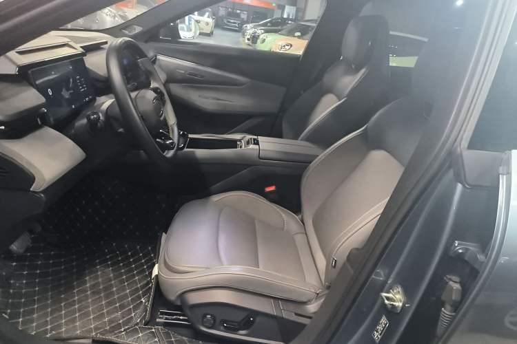 Used Lynk & Co 08 EM-P 2025 245km Ultra-Long Range Halo