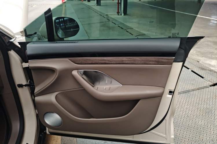 Used Hima Luxeed R7 2025 Range-Extended Version 251 km Max
