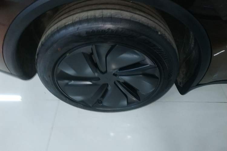Used Tesla Model Y 2025 Rear-Wheel-Drive Version
