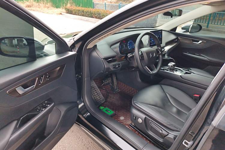 Used Hongqi E-QM5 2023 Base Travel Edition
