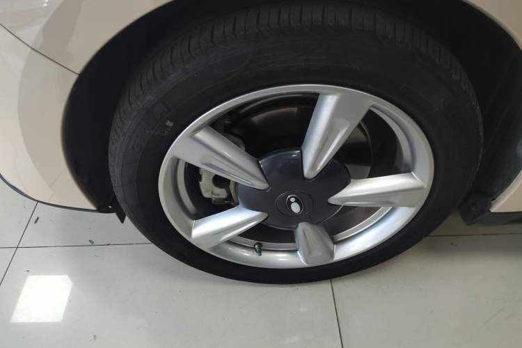 Used ORA Good Cat 2022 Morandi Edition 400km Standard Range Luxury Version Lithium Iron Phosphate