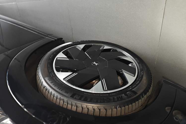 Used XPeng X9 2024 702 Ultra-Long Range Max
