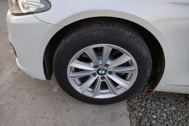 Used BMW 5 Series 2015 520i Elegant Edition
