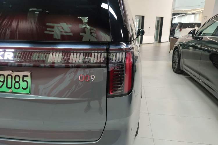 Used Zeekr 009 2024 Six-Seat Executive Version 4WD 108 kWh
