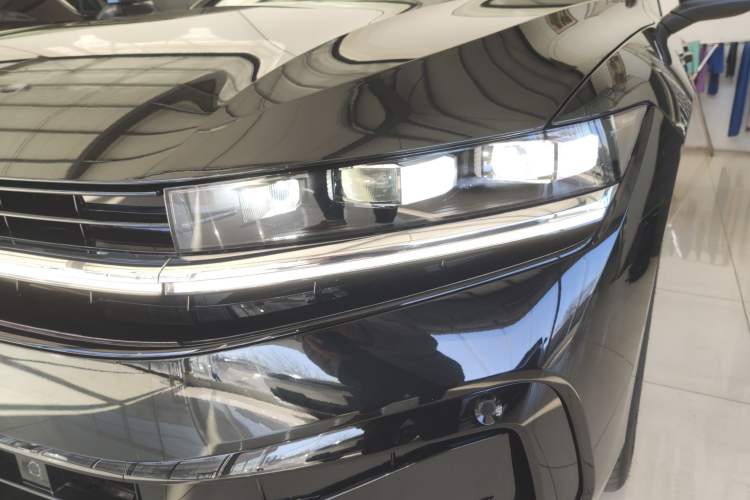 Used Volkswagen Magotan 2024 380TSI DSG Prestige Edition DaMai Package
