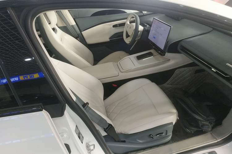 Used  GT 2023 560 Rear-Drive Seven-Wing Edition
