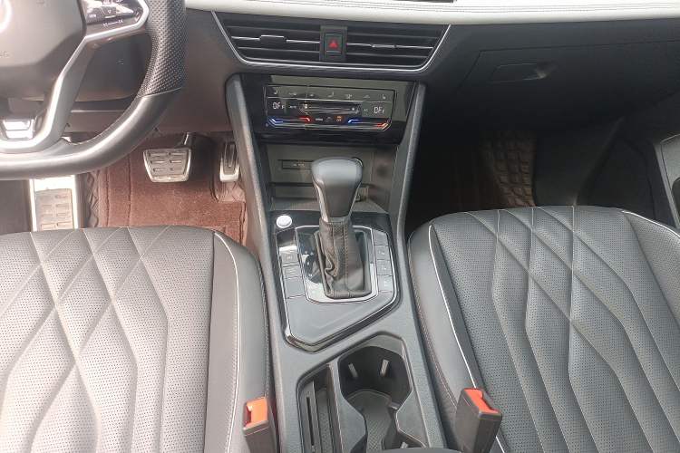 Used Volkswagen Tiguan L 2022 330TSI Automatic Two-Wheel Drive R-Line Enhanced Edition
