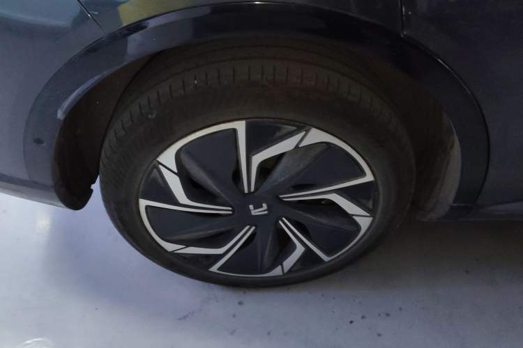 Used  R7 2023 Rear-Drive Screen King Edition
