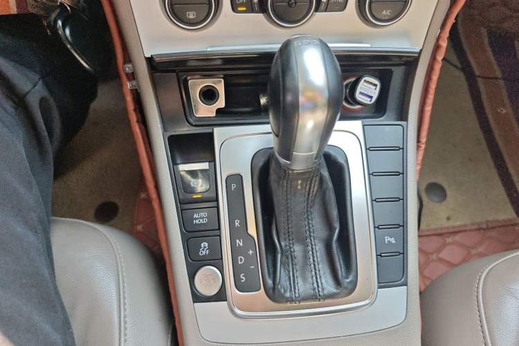 Used Volkswagen Magotan 2015 Facelift 1.8TSI Luxury Model
