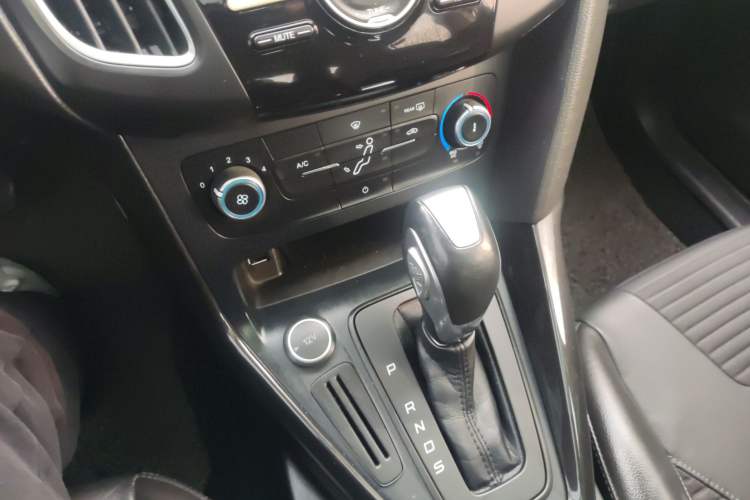 Used Ford Focus 2018 Hatchback Classic 1.6L Automatic Trendy SmartDrive Edition
