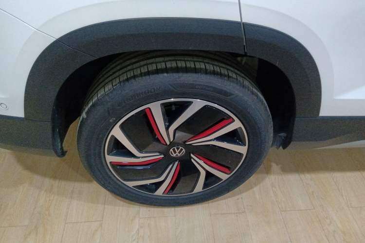 Used Volkswagen Tharu 2024 300TSI Two-Wheel-Drive Moon Luxury Edition