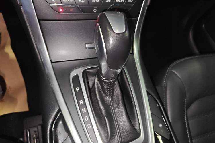 Used Ford Edge 2018 EcoBoost 245 Two-Wheel-Drive Titanium 7-Seater China V Standard
