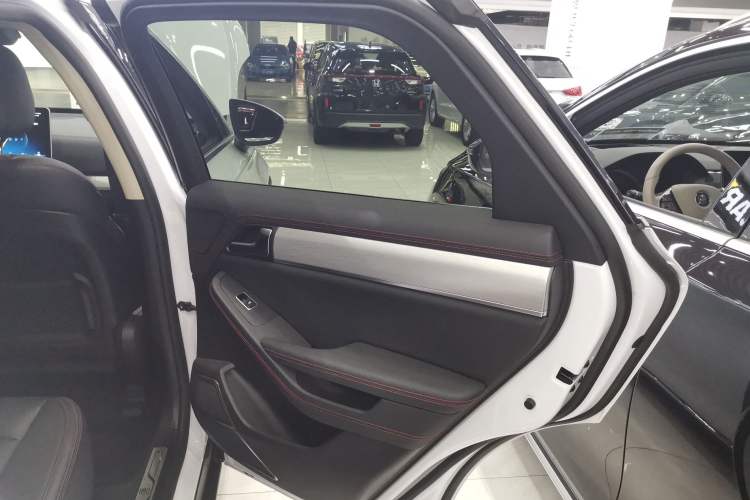 Used BYD Tang New Energy 2019 DM 2.0T All-Wheel Drive Smart Connectivity Enjoyment Model 7 Seats China VI Standard
