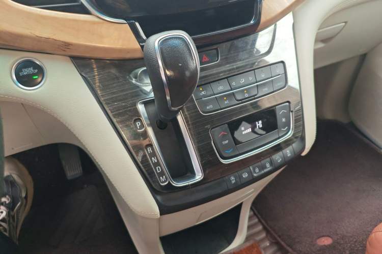 Used Buick GL8 2017 ES 28T Comfort Model China V Standard
