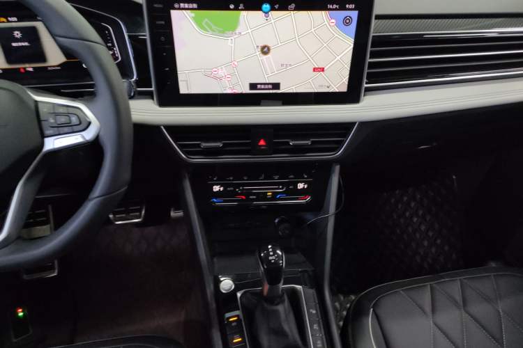 Used Volkswagen Tiguan L 2024 Outstanding Model 330TSI Automatic Two-Wheel Drive R-Line Dragon Glory Edition
