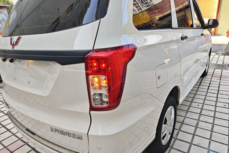 Used Wuling Hongguang 2019 1.5L S Basic Version China VI Standard LAR
