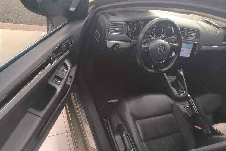 Used Volkswagen Sagitar 2016 230TSI 25th Anniversary Edition