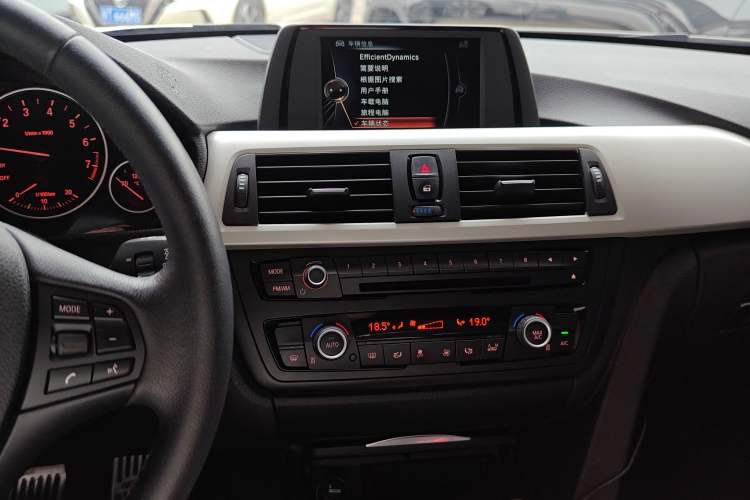 Used BMW 3 Series 2015 320Li Luxury Edition Fashion Model
