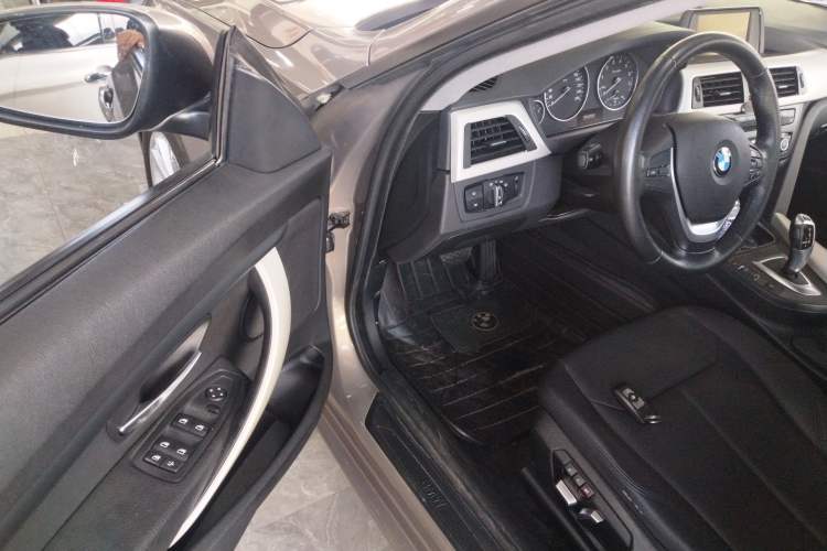 Used BMW 3 Series GT 2016 320i Fashion Model
