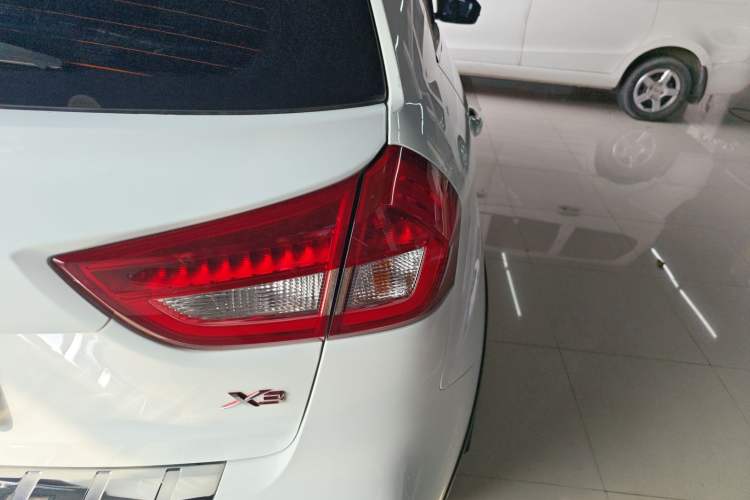 Used Geely Auto Vision X3 2017 1.5L Automatic Prestige Model
