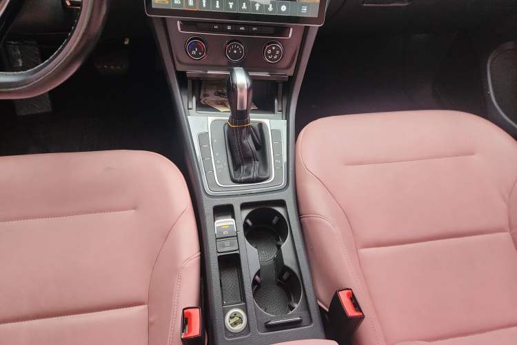 Used Volkswagen Golf 2017 1.6L Automatic Comfort Million-Vehicle Anniversary Edition