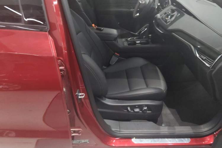 Used Cadillac XT4 2022 28T Four-Wheel Drive Platinum Edition
