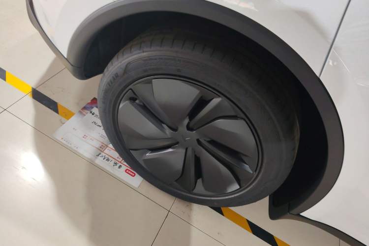 Used Tesla Model Y 2025 Rear-Wheel-Drive Version