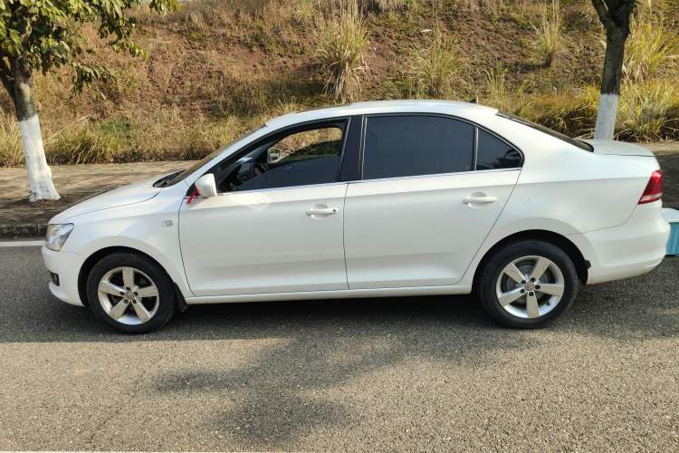 Used Volkswagen Santana 2015 1.6L Manual Comfort Edition
