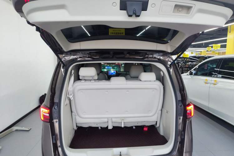 Used Buick GL8 2023 Land Executive Class Comfort Model
