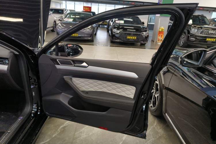 Used Volkswagen Magotan 2023 2 Million Units Commemorative Edition 330TSI DSG Luxury Version
