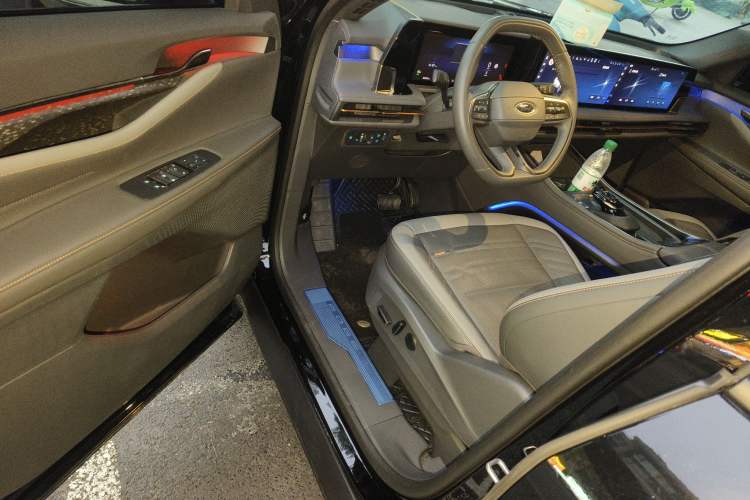 Used Ford Edge 2023 Edge L 2.0T EcoBoost E-Hybrid Four-Wheel Drive Seven-Seat Supreme Model