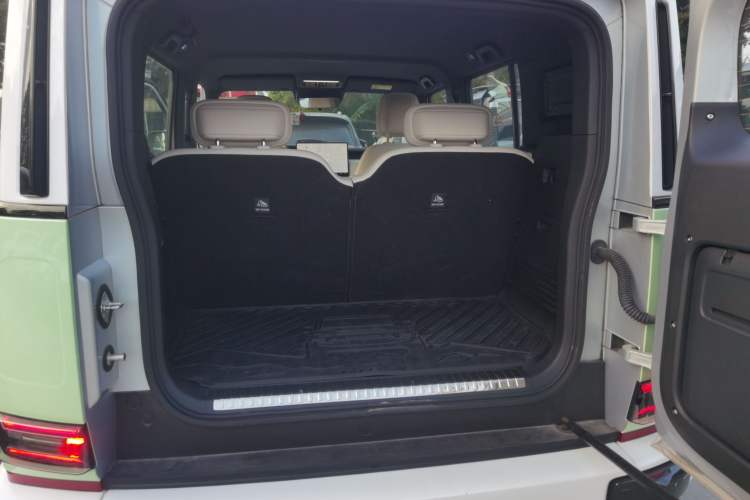 Used  V23 2025 401 Two-Wheel Drive Advanced Edition