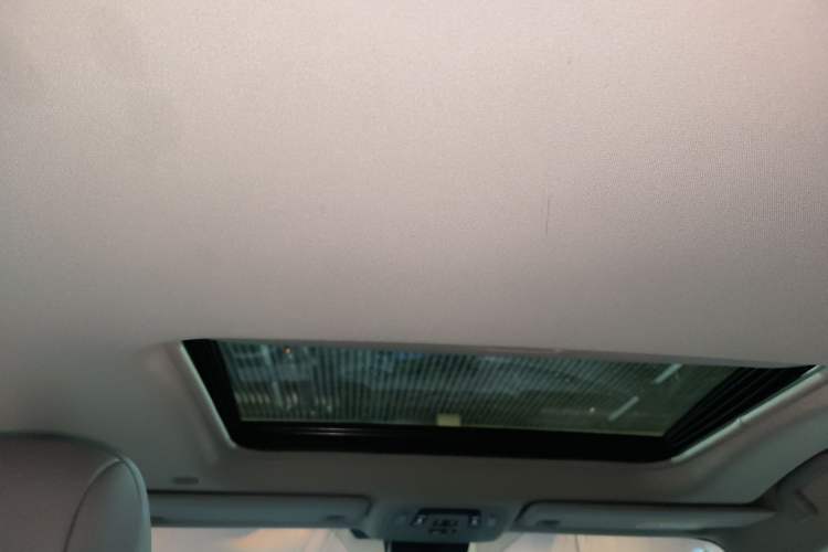 Used Toyota Granvia 2023 2.5L Hybrid Comfort Edition
