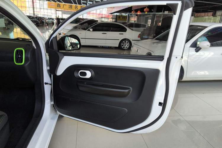 Used Roewe Clever 2021 302 km New Four-Seater Super-Efficient Version
