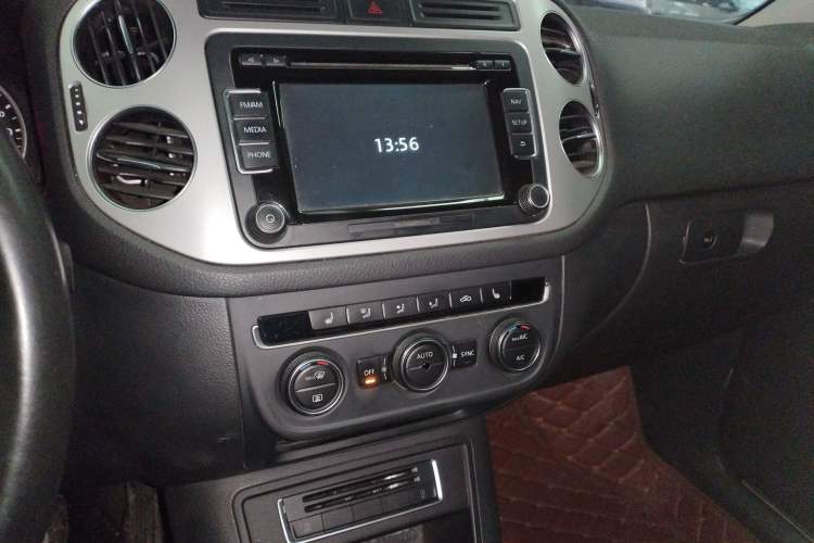 Used Volkswagen Tiguan L 2015 2.0 TSI Automatic All-Wheel Drive Luxury Edition